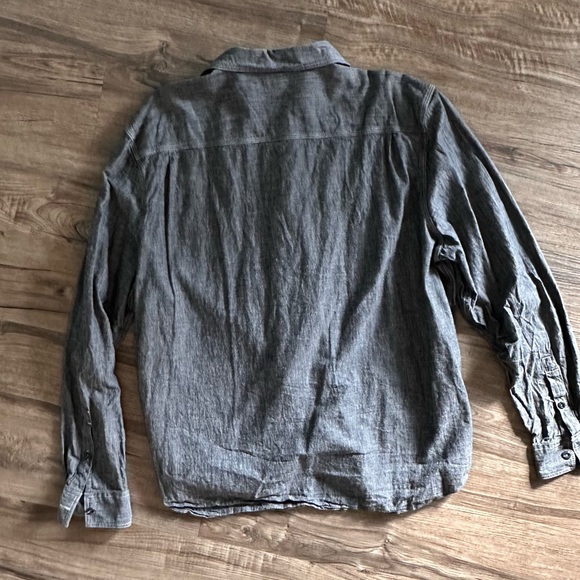 Men’s Lucky Brand Light Gray Denim Button Down - Picture 5 of 5